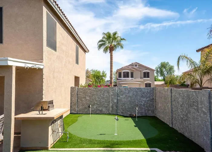 Holiday home 4-bedroom Retreat With Heated Pool & *