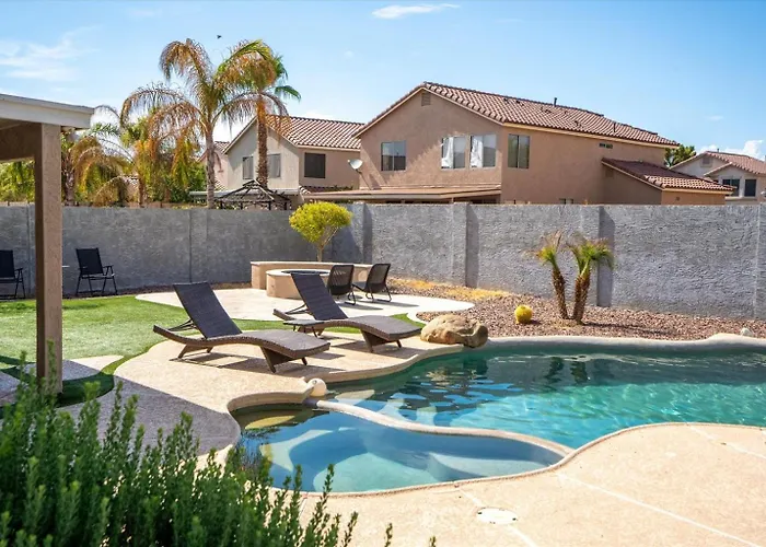 Holiday home 4-bedroom Retreat With Heated Pool & Peoria