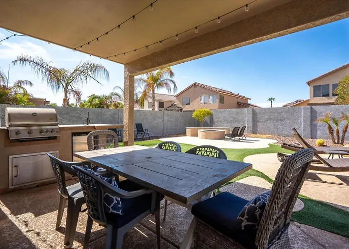 4-bedroom Retreat With Heated Pool &