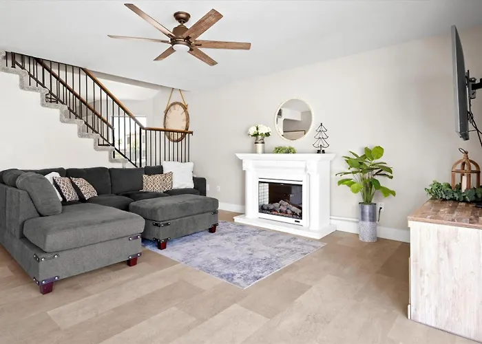 Holiday home 4-bedroom Retreat With Heated Pool & Peoria