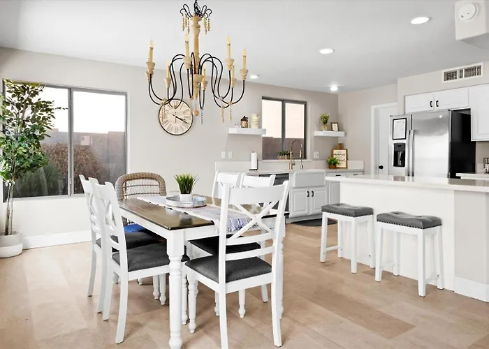 4-bedroom Retreat With Heated Pool & * Peoria
