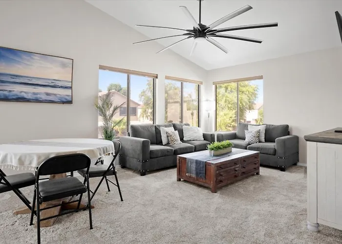 4-bedroom Retreat With Heated Pool &