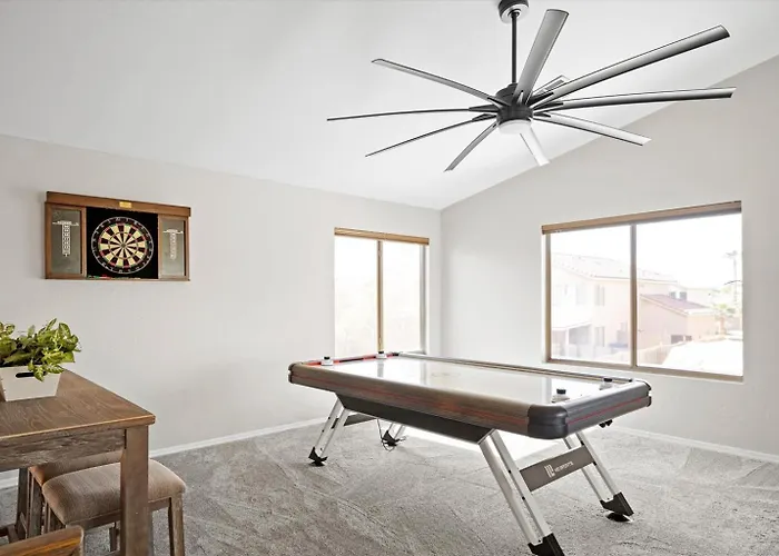 4-bedroom Retreat With Heated Pool & Peoria
