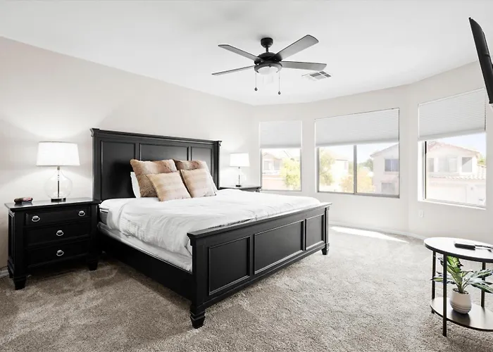 4-bedroom Retreat With Heated Pool &